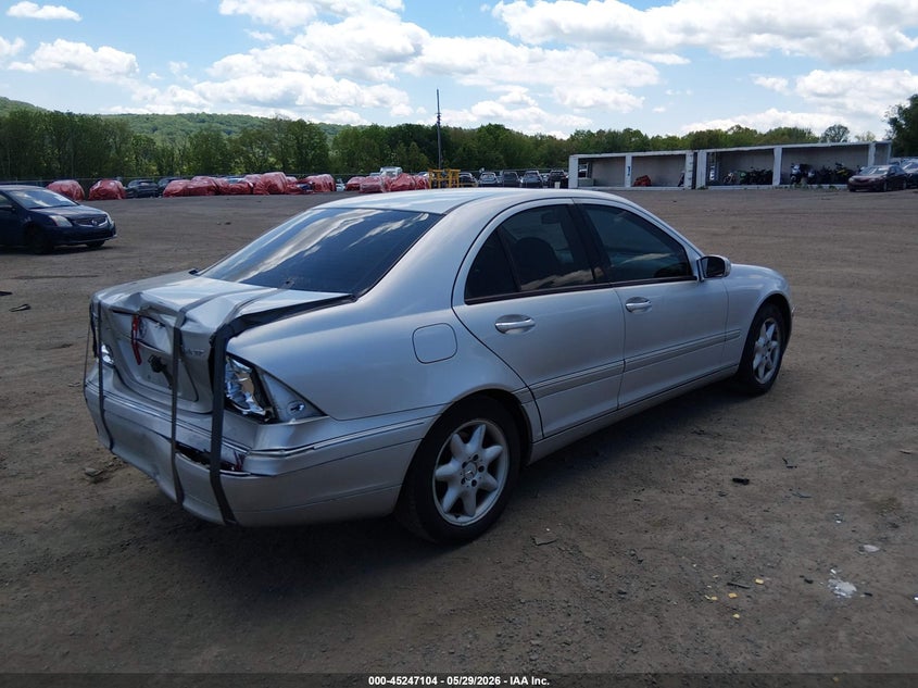 2004 Mercedes-benz C-klasse VIN WDBRF84J54F517917 IAAI salvage auction — REAR END, Salvage (New Jersey), sold $400 on 2026-07-23 (photo 4)