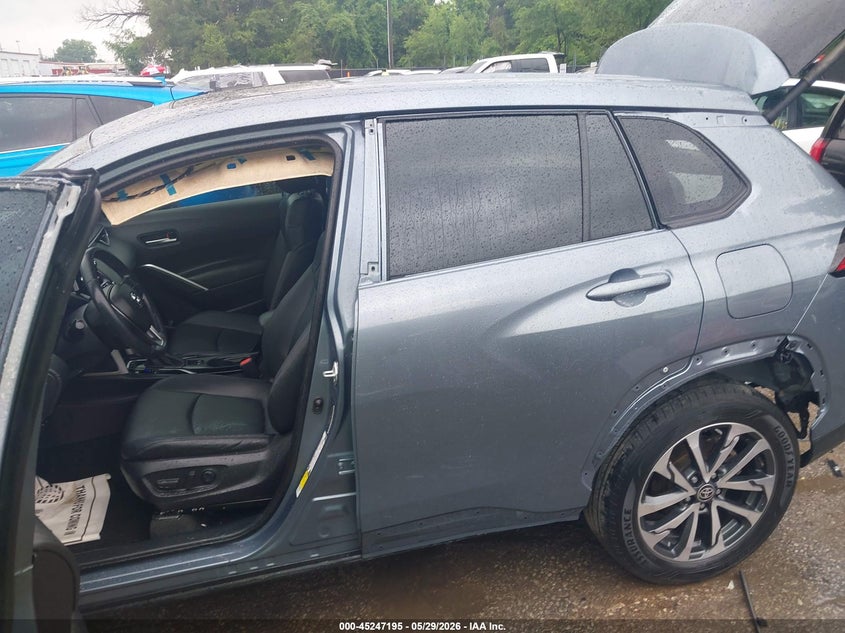 2022 Toyota Corolla cross VIN 7MUDAABG7NV036065 IAAI salvage auction — LEFT & RIGHT, Salvage Title, sold $7,575 on 2026-07-29 (photo 6)