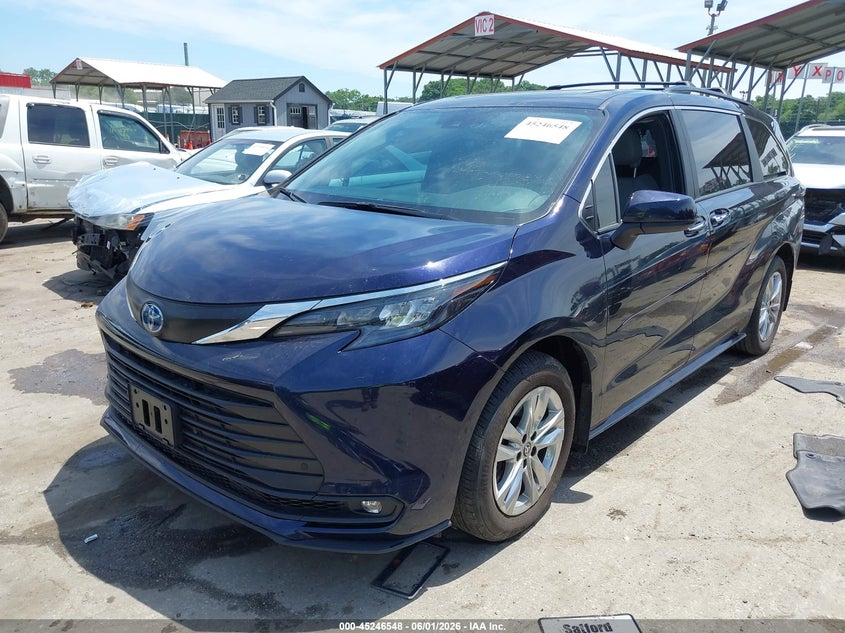 2025 Toyota Sienna VIN 5TDJSKFC3SS155153 IAAI salvage auction — RIGHT SIDE, Salvage Title, sold $19,200 on 2026-07-23 (photo 2)