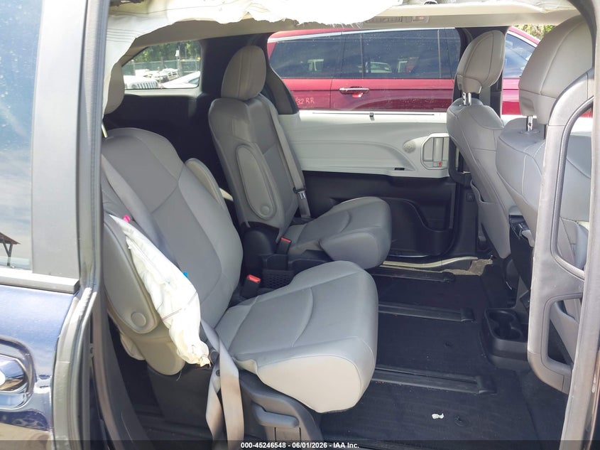 2025 Toyota Sienna VIN 5TDJSKFC3SS155153 IAAI salvage auction — RIGHT SIDE, Salvage Title, sold $19,200 on 2026-07-23 (photo 8)