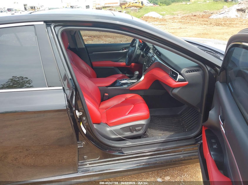 2018 Toyota Camry VIN 4T1BZ1HK8JU010694 IAAI salvage auction — HAIL, Salvage Title, sold $9,000 on 2026-08-03 (photo 5)