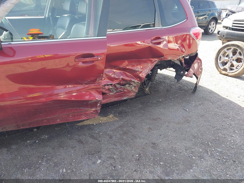 2017 Subaru Forester VIN JF2SJATC3HH530348 IAAI salvage auction — LEFT SIDE, Salvage Title, sold $525 on 2026-07-08 (photo 6)