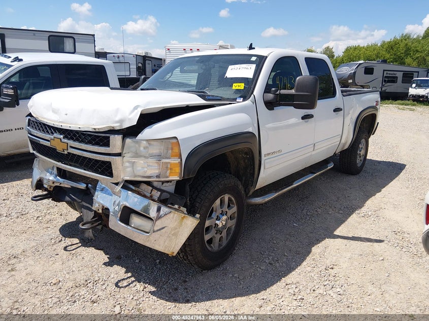 2011 Chevrolet Silverado VIN 1GC4K0C82BF145229 IAAI salvage auction — FRONT END, Clear (Wisconsin), sold $25 on 2026-07-06 (photo 2)