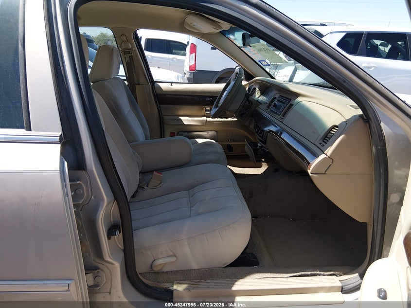 2008 Mercury Grand marquis VIN 2MEFM74V48X658364 IAAI salvage auction — RIGHT FRONT, Original (Texas), sold $1,200 on 2026-08-26 (photo 5)