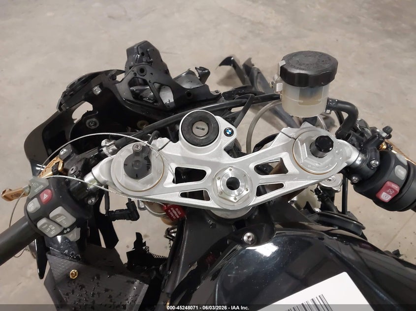 2016 BMW S 1000 VIN WB10D2109GZ354584 IAAI salvage auction — FRONT END, Salvage Title, sold $3,800 on 2026-07-07 (photo 7)