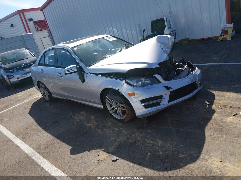 2012 Mercedes-benz C-klasse VIN WDDGF8BB7CA654380 IAAI salvage auction — FRONT END, Clear (Tennessee), sold $450 on 2026-08-11 (photo 1)