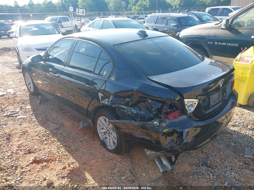 2007 BMW 3er VIN WBAVA33527KX81868 IAAI salvage auction — REAR END, Salvage (North Carolina), sold $250 on 2026-07-06 (photo 3)