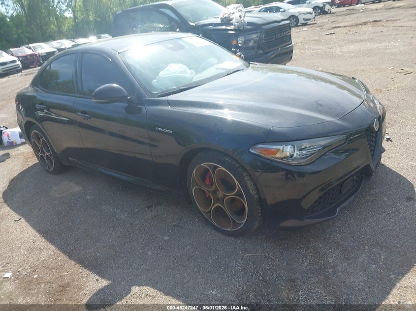 2022 Alfa romeo Giulia VIN ZARFANBN0N7665322 IAAI salvage auction — SIDE, Salvage Title, sold $4,450 on 2026-08-07 (photo 1)