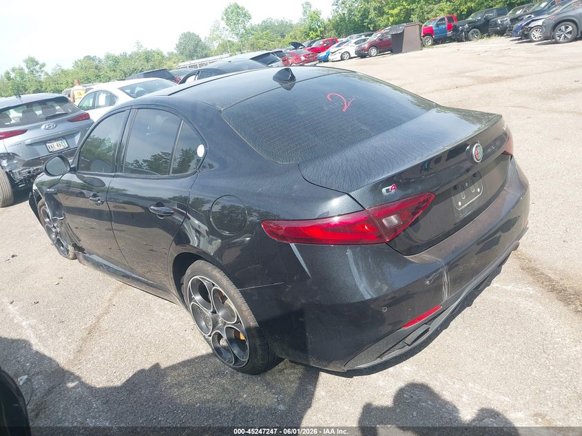 2022 Alfa romeo Giulia VIN ZARFANBN0N7665322 IAAI salvage auction — SIDE, Salvage Title, sold $4,450 on 2026-08-07 (photo 3)