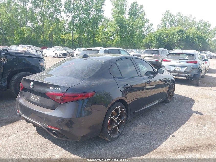 2022 Alfa romeo Giulia VIN ZARFANBN0N7665322 IAAI salvage auction — SIDE, Salvage Title, sold $4,450 on 2026-08-07 (photo 4)