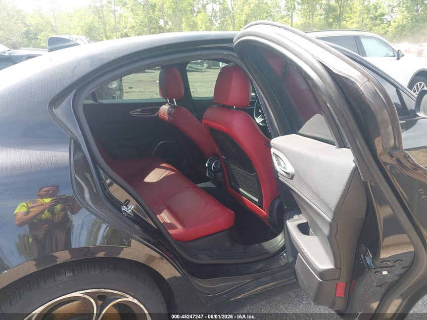 2022 Alfa romeo Giulia VIN ZARFANBN0N7665322 IAAI salvage auction — SIDE, Salvage Title, sold $4,450 on 2026-08-07 (photo 8)