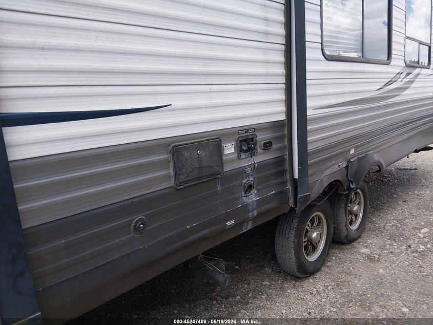 2014 Forest river V cross VIN 4X4TVCE22EX001170 IAAI salvage auction — ROLLOVER, Salvage (Ohio), sold $100 on 2026-07-14 (photo 6)