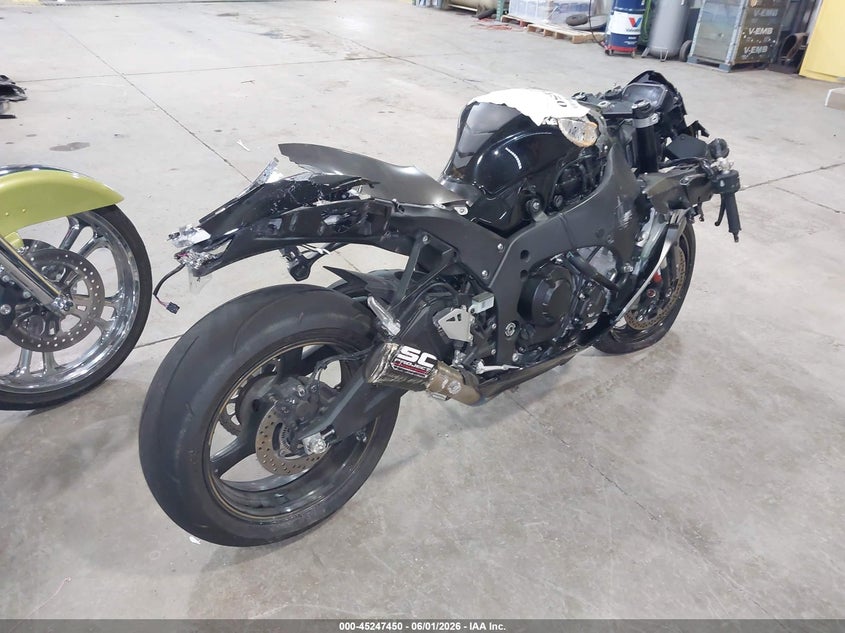 2023 Kawasaki Zx VIN JKBZXVM12PA004516 IAAI salvage auction — LEFT & RIGHT, Salvage Title, sold $3,700 on 2026-07-10 (photo 4)