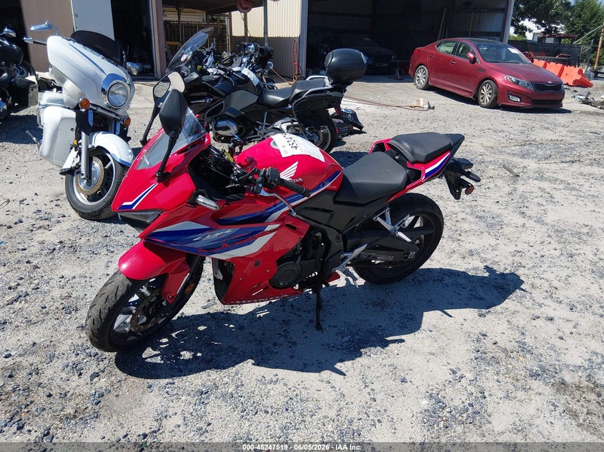 2025 Honda Cbr VIN MLHPC7058S5100277 IAAI salvage auction — LEFT FRONT, Salvage Title, sold $125 on 2026-07-08 (photo 2)