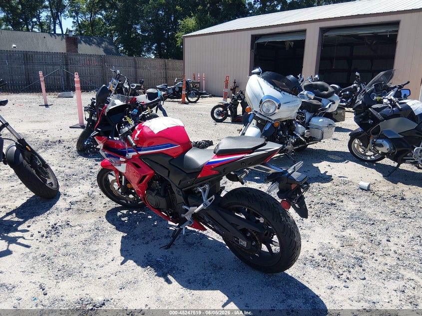 2025 Honda Cbr VIN MLHPC7058S5100277 IAAI salvage auction — LEFT FRONT, Salvage Title, sold $125 on 2026-07-08 (photo 3)