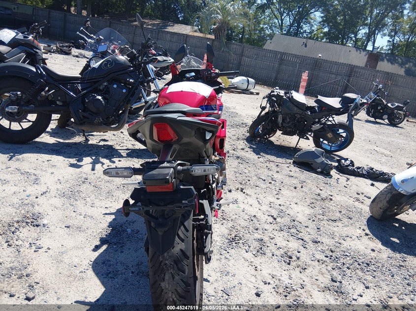 2025 Honda Cbr VIN MLHPC7058S5100277 IAAI salvage auction — LEFT FRONT, Salvage Title, sold $125 on 2026-07-08 (photo 6)