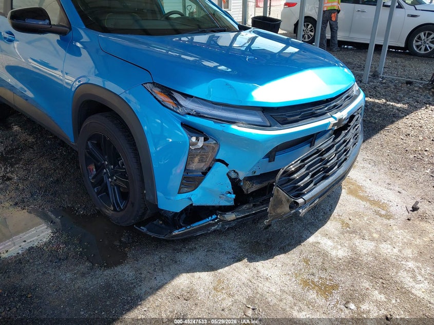 2025 Chevrolet Trax VIN KL77LKEP3SC050199 IAAI salvage auction — RIGHT FRONT, Salvage Title, sold $7,300 on 2026-07-27 (photo 6)