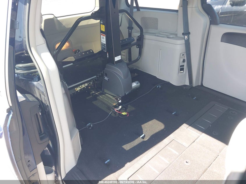 2014 Chrysler Town & country VIN 2C4RC1BG4ER398244 IAAI salvage auction — LEFT FRONT, Salvage Title, sold $1,600 on 2026-08-22 (photo 8)