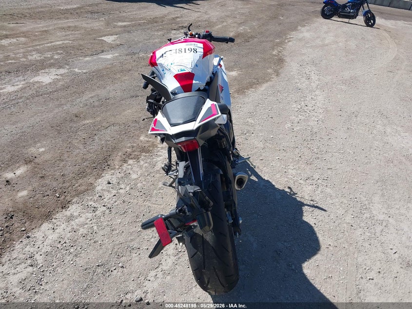 2026 Yama Yzf-r7 VIN JYARM60Y5TA000302 IAAI salvage auction — FRONT & REAR, Salvage (California), sold $1,150 on 2026-07-08 (photo 6)