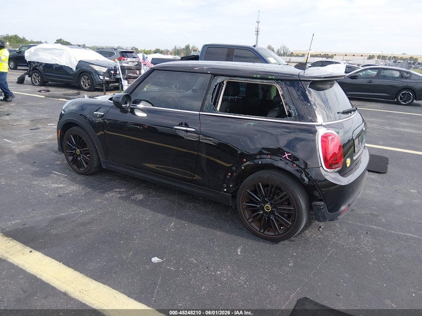 2024 Mini Hard top VIN WMW13DJ0XR2V85377 IAAI salvage auction — LEFT SIDE, Salvage Title, sold $9,250 on 2026-07-23 (photo 3)