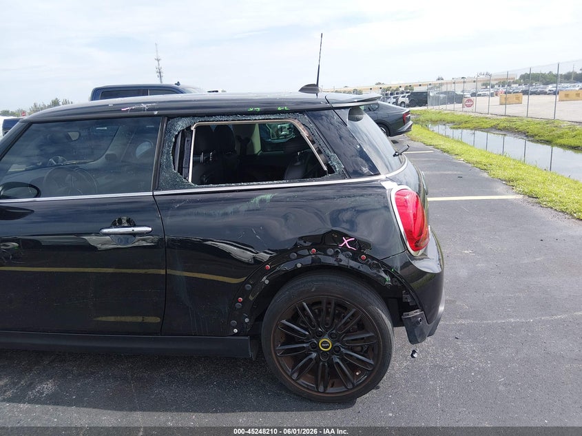 2024 Mini Hard top VIN WMW13DJ0XR2V85377 IAAI salvage auction — LEFT SIDE, Salvage Title, sold $9,250 on 2026-07-23 (photo 6)