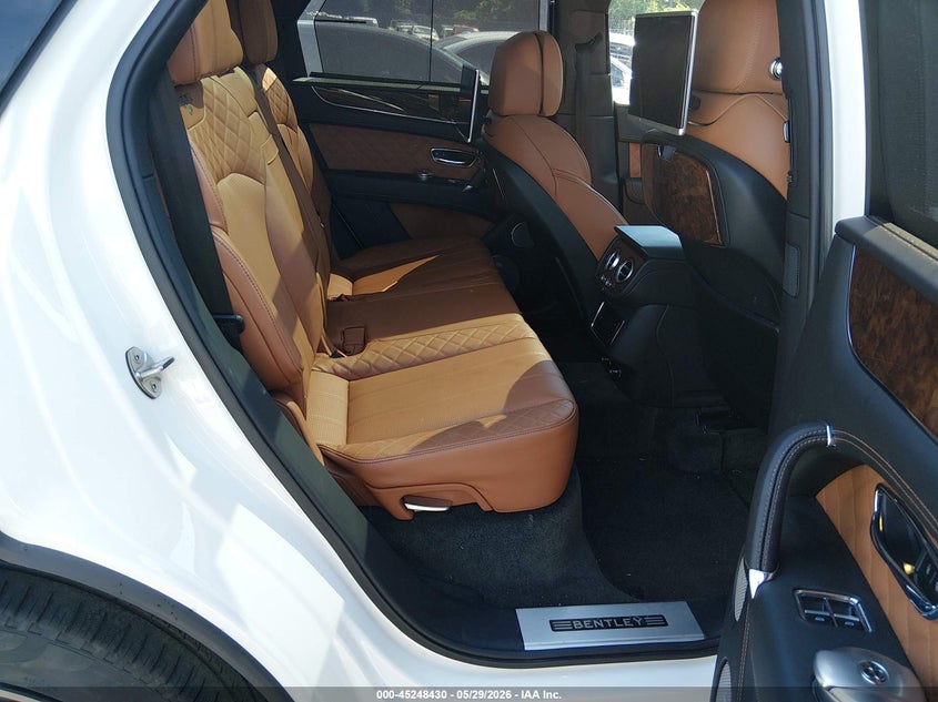 2017 Bentley Bentayga VIN SJAAC2ZV0HC012621 IAAI salvage auction — FRONT END, Salvage Title, sold $40,750 on 2026-08-27 (photo 8)