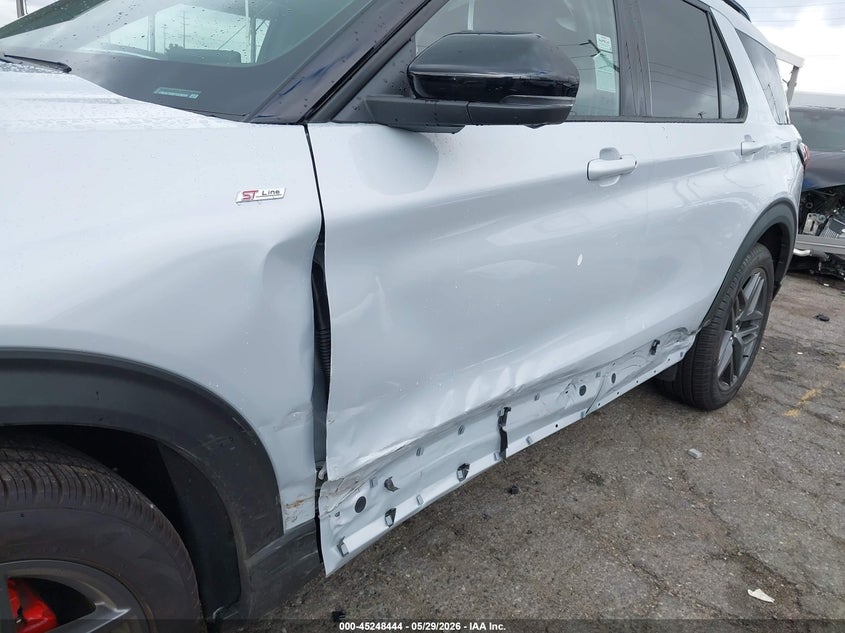 2026 Ford Explorer VIN 1FMUK7KH8TGA30359 IAAI salvage auction — SIDE, Wait Title, sold $16,900 on 2026-08-01 (photo 6)