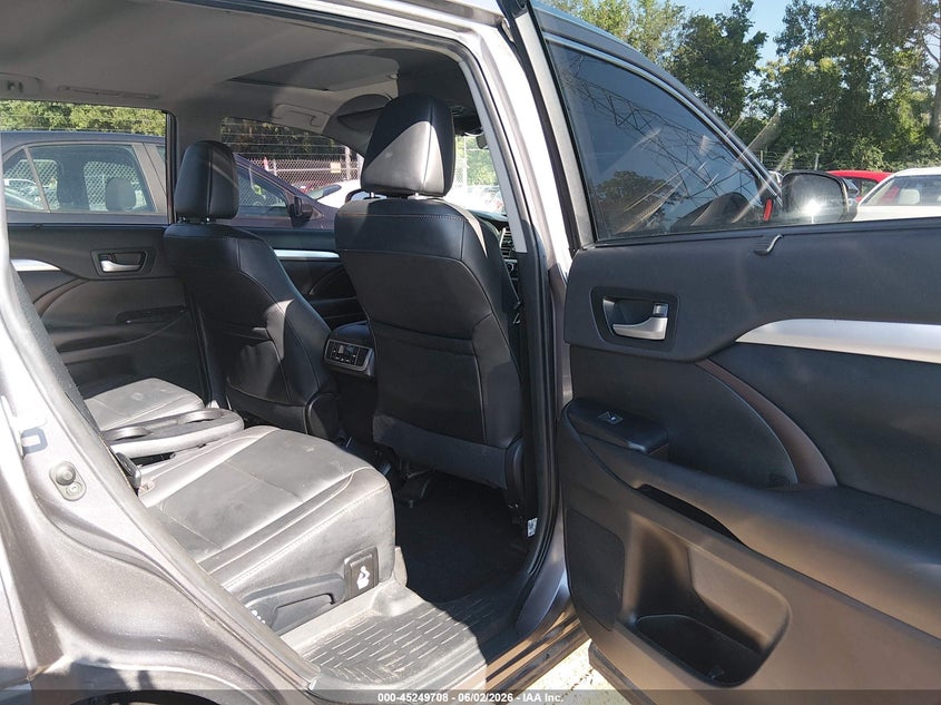 2019 Toyota Highlander VIN 5TDJZRFHXKS611357 IAAI salvage auction — FRONT END, Salvage Title, sold $9,950 on 2026-07-15 (photo 8)