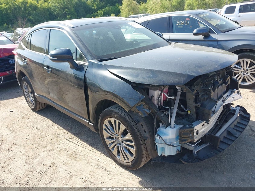 2022 Toyota Venza VIN JTEAAAAH5NJ106839 IAAI salvage auction — FRONT & REAR, Salvage Title, sold $10,000 on 2026-07-09 (photo 1)