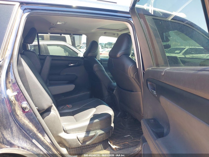 2023 Toyota Highlander VIN 5TDKBRCH2PS577838 IAAI salvage auction — FRONT END, Salvage Title, sold $13,200 on 2026-07-28 (photo 8)