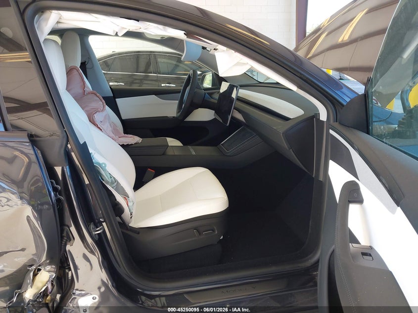 2026 Tesla Model y VIN 7SAYGDEE1TF563111 IAAI salvage auction — RIGHT SIDE, Salvage Title, sold $18,500 on 2026-07-16 (photo 5)