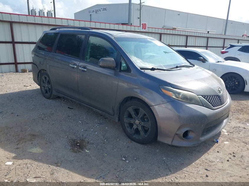 2016 Toyota Sienna VIN 5TDXK3DC6GS733689 IAAI salvage auction — RIGHT REAR, Salvage Title, sold $1,700 on 2026-07-09 (photo 1)