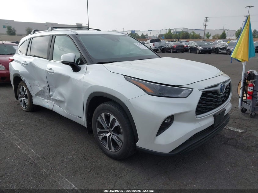 2023 Toyota Highlander VIN 5TDKBRCH7PS564115 IAAI salvage auction — SIDE, Salvage Title, sold $12,200 on 2026-07-31 (photo 1)