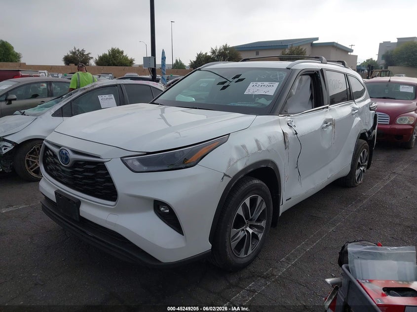 2023 Toyota Highlander VIN 5TDKBRCH7PS564115 IAAI salvage auction — SIDE, Salvage Title, sold $12,200 on 2026-07-31 (photo 2)