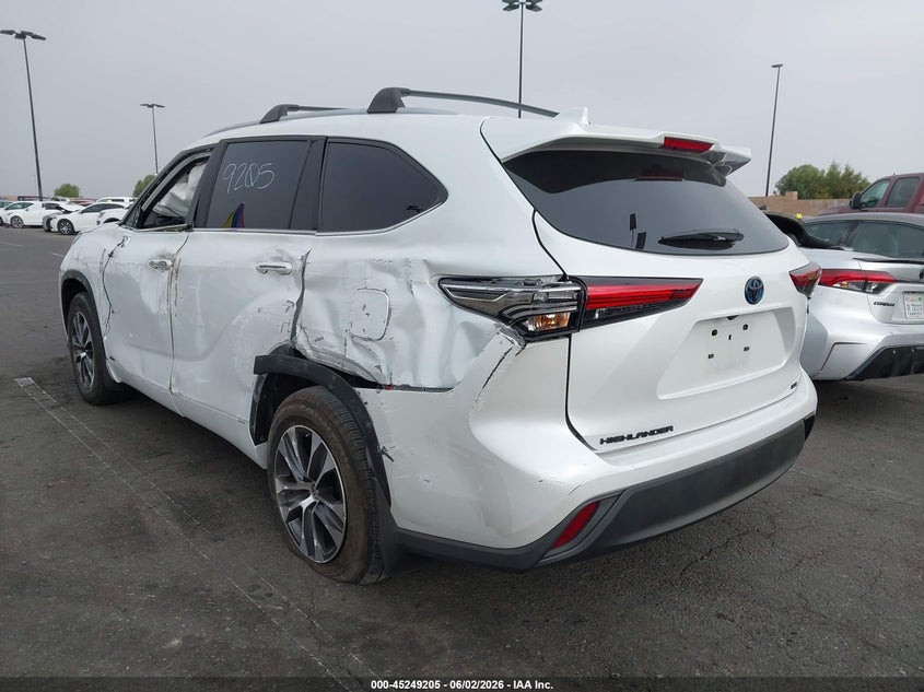2023 Toyota Highlander VIN 5TDKBRCH7PS564115 IAAI salvage auction — SIDE, Salvage Title, sold $12,200 on 2026-07-31 (photo 3)