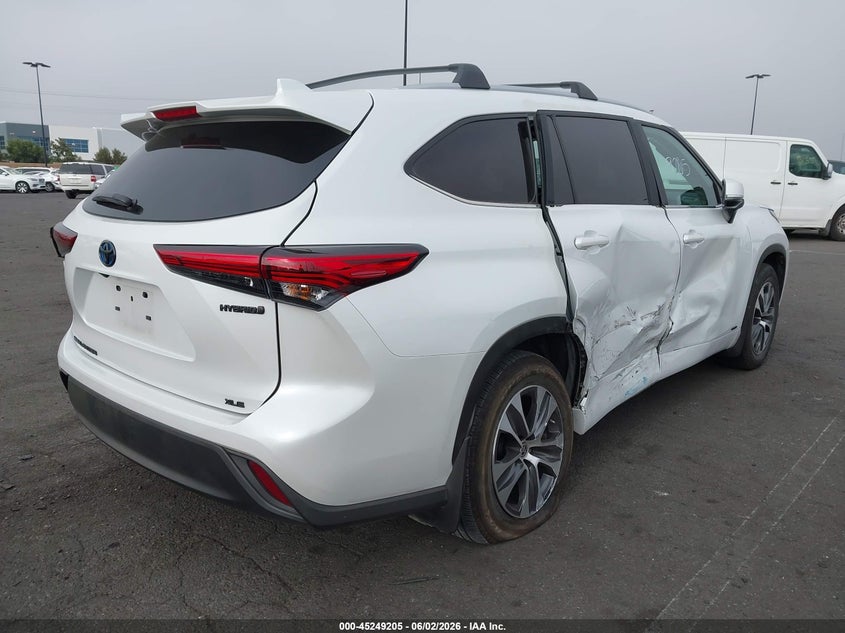 2023 Toyota Highlander VIN 5TDKBRCH7PS564115 IAAI salvage auction — SIDE, Salvage Title, sold $12,200 on 2026-07-31 (photo 4)