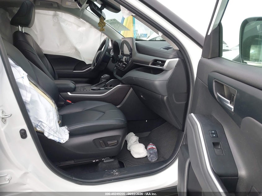 2023 Toyota Highlander VIN 5TDKBRCH7PS564115 IAAI salvage auction — SIDE, Salvage Title, sold $12,200 on 2026-07-31 (photo 5)