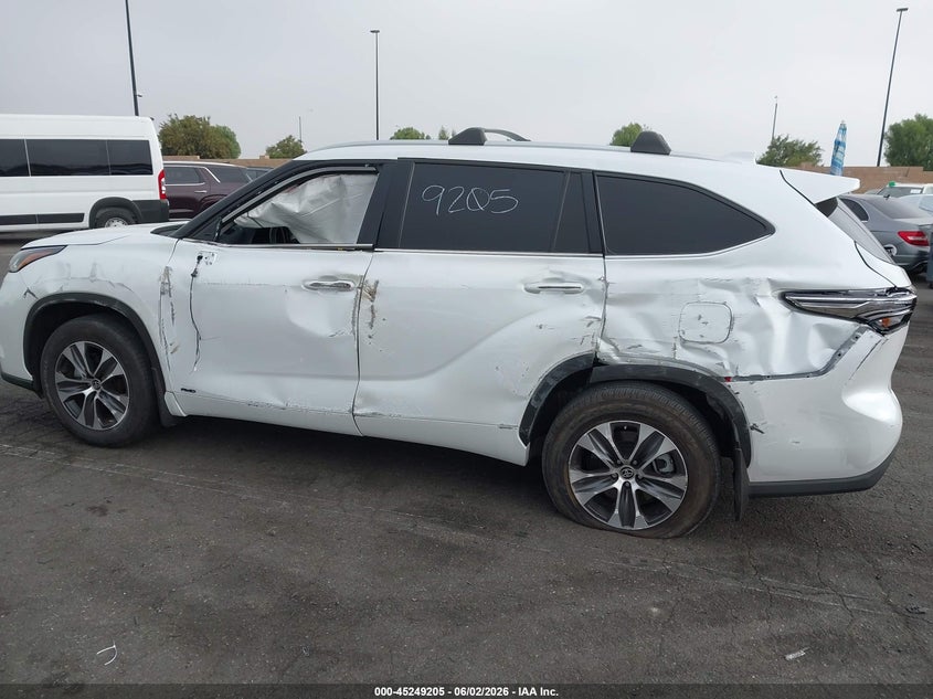 2023 Toyota Highlander VIN 5TDKBRCH7PS564115 IAAI salvage auction — SIDE, Salvage Title, sold $12,200 on 2026-07-31 (photo 6)