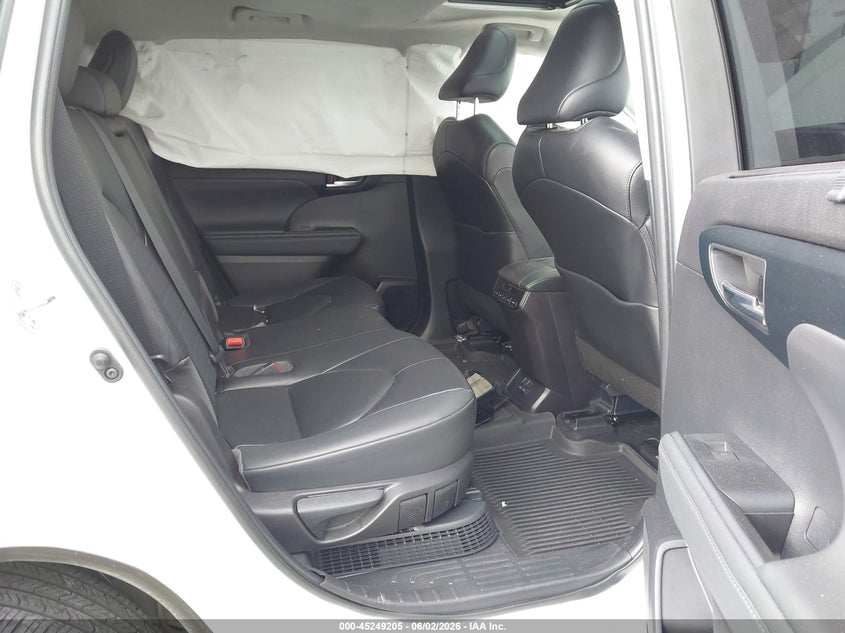 2023 Toyota Highlander VIN 5TDKBRCH7PS564115 IAAI salvage auction — SIDE, Salvage Title, sold $12,200 on 2026-07-31 (photo 8)