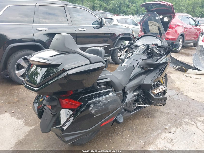 2023 Honda Gl1800c VIN JH2SC7955PK502581 IAAI salvage auction — RIGHT SIDE, Salvage Title, sold $11,600 on 2026-08-26 (photo 4)