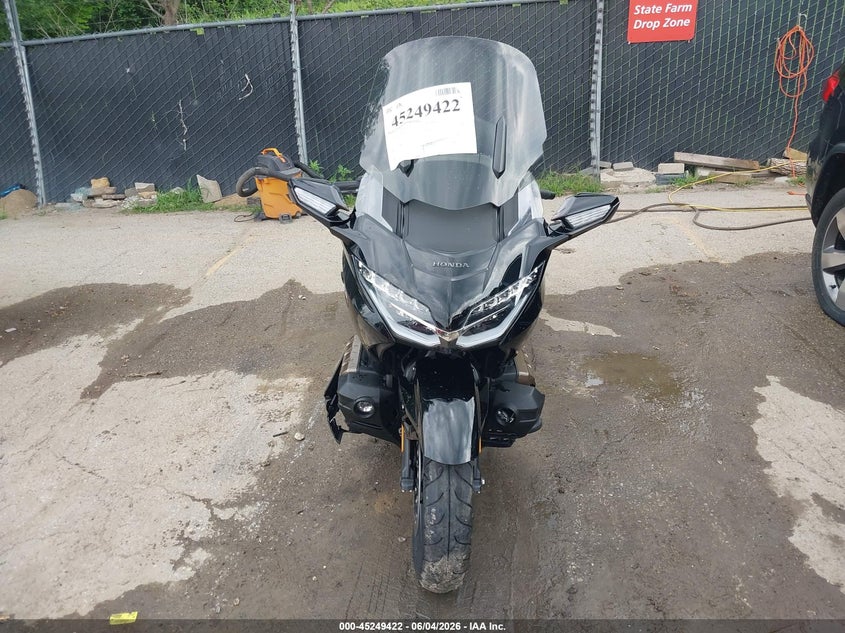 2023 Honda Gl1800c VIN JH2SC7955PK502581 IAAI salvage auction — RIGHT SIDE, Salvage Title, sold $11,600 on 2026-08-26 (photo 5)