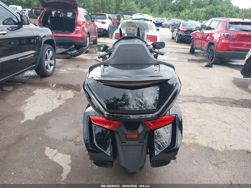 2023 Honda Gl1800c VIN JH2SC7955PK502581 IAAI salvage auction — RIGHT SIDE, Salvage Title, sold $11,600 on 2026-08-26 (photo 6)