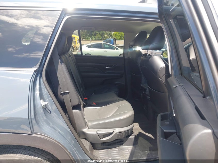 2024 Toyota Highlander VIN 5TDACAB53RS019016 IAAI salvage auction — FRONT & REAR, Salvage Title, sold $22,250 on 2026-07-20 (photo 8)