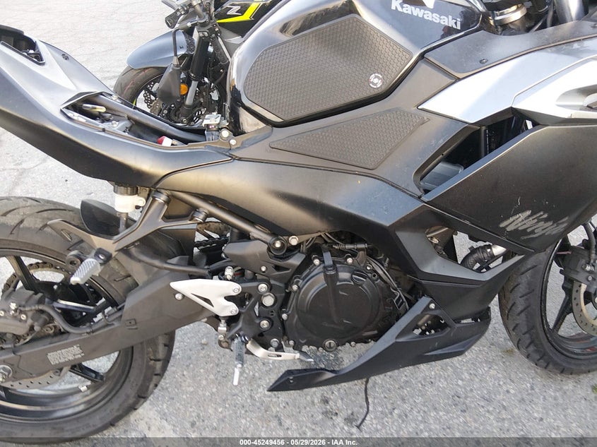 2025 Kawasaki Ninja VIN ML5EXGG1XSDA44881 IAAI salvage auction — THEFT, Salvage Title, sold $500 on 2026-07-28 (photo 8)