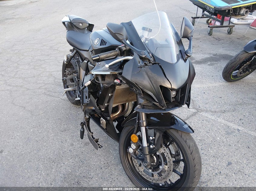 2025 Yamaha Yzf VIN JYARM38Y5SA003556 IAAI salvage auction — RIGHT SIDE, Salvage Title, sold $3,450 on 2026-07-09 (photo 1)