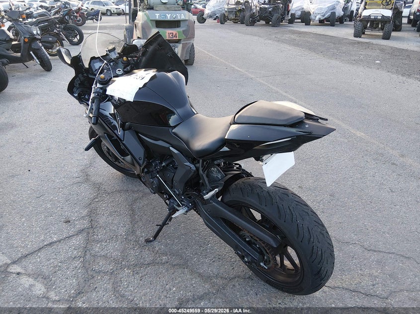 2025 Yamaha Yzf VIN JYARM38Y5SA003556 IAAI salvage auction — RIGHT SIDE, Salvage Title, sold $3,450 on 2026-07-09 (photo 3)