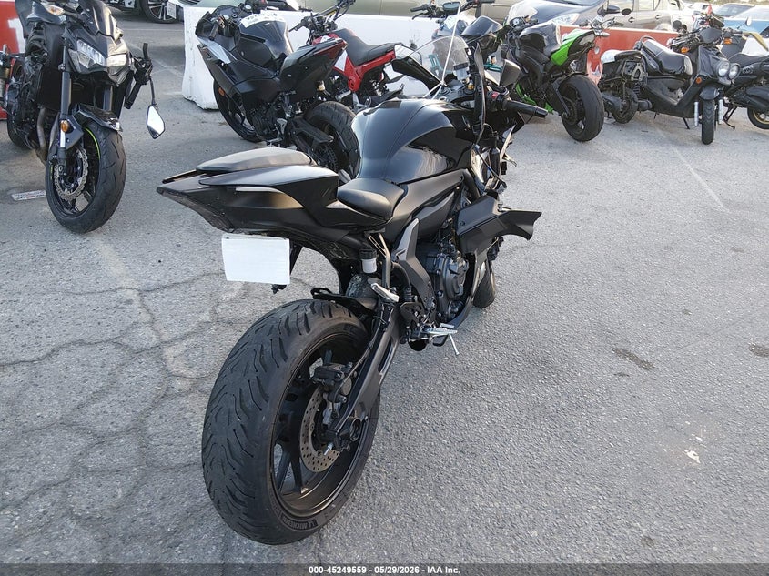 2025 Yamaha Yzf VIN JYARM38Y5SA003556 IAAI salvage auction — RIGHT SIDE, Salvage Title, sold $3,450 on 2026-07-09 (photo 4)
