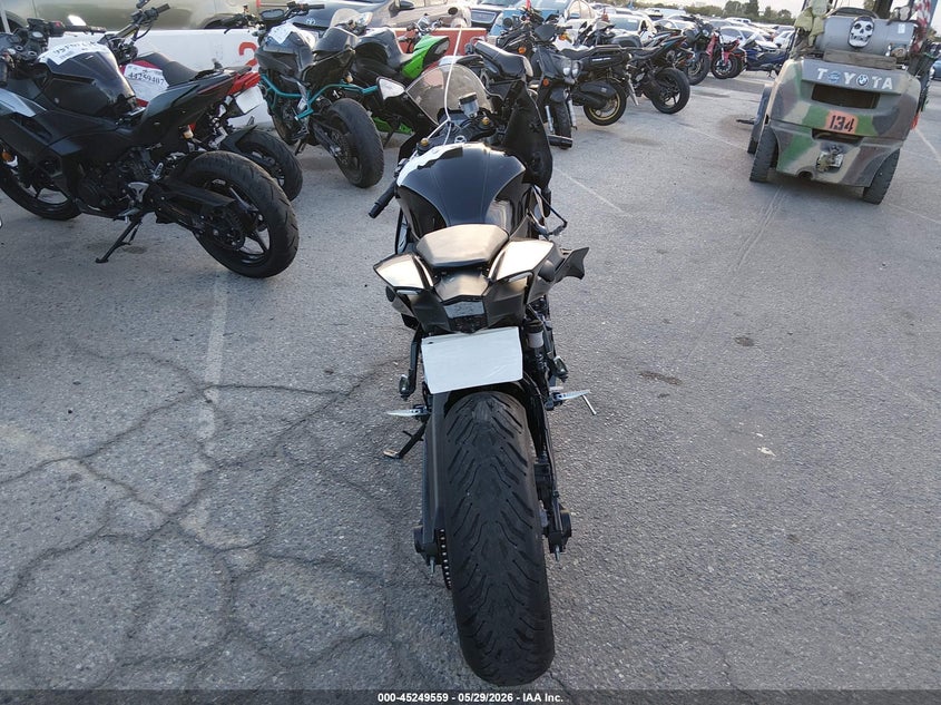 2025 Yamaha Yzf VIN JYARM38Y5SA003556 IAAI salvage auction — RIGHT SIDE, Salvage Title, sold $3,450 on 2026-07-09 (photo 6)