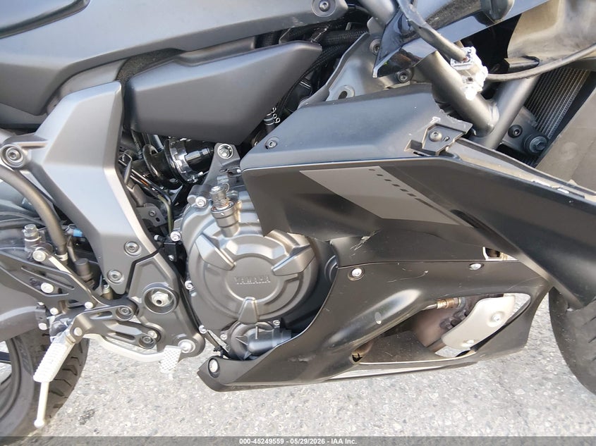 2025 Yamaha Yzf VIN JYARM38Y5SA003556 IAAI salvage auction — RIGHT SIDE, Salvage Title, sold $3,450 on 2026-07-09 (photo 8)