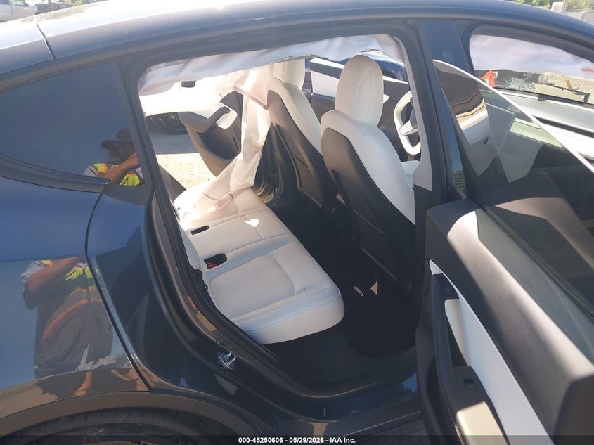 2021 Tesla Model y VIN 5YJYGDEF7MF302511 IAAI salvage auction — RIGHT FRONT, Salvage Title, sold $8,400 on 2026-09-11 (photo 8)